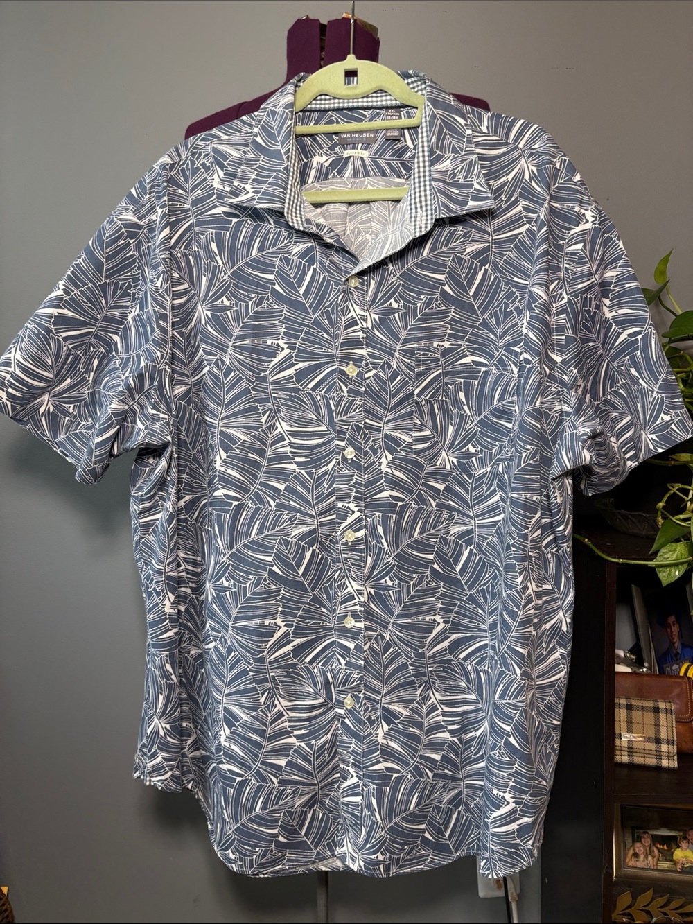 Van Heusen Blue and White Leaf Print Short Sleeve Button-Down Shirt Neck 18